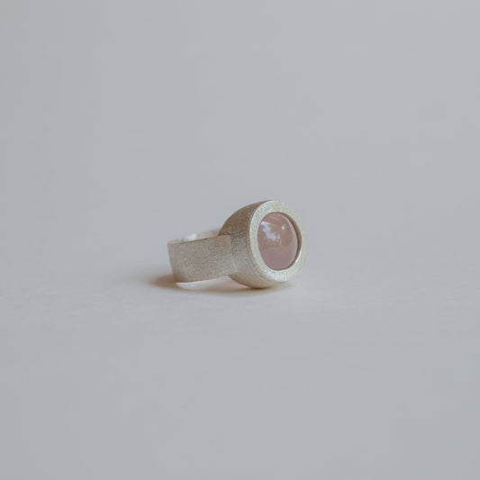 Rose quartz ring