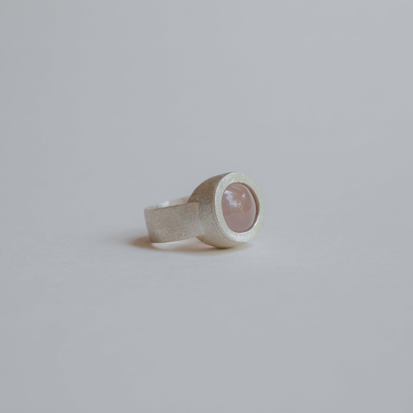 Rose quartz ring