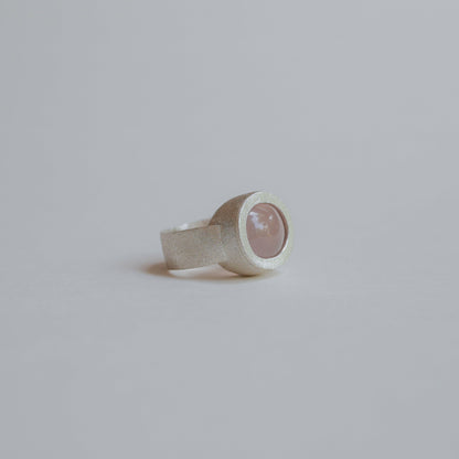 Rose quartz ring