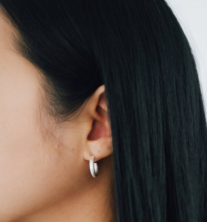 Siri earrings 01